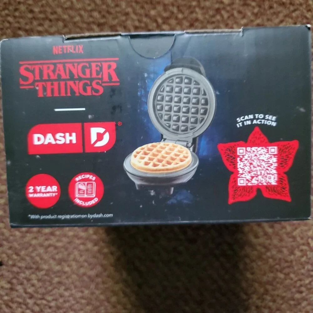 Stranger Things Waffle Maker - Picture 2 of 3